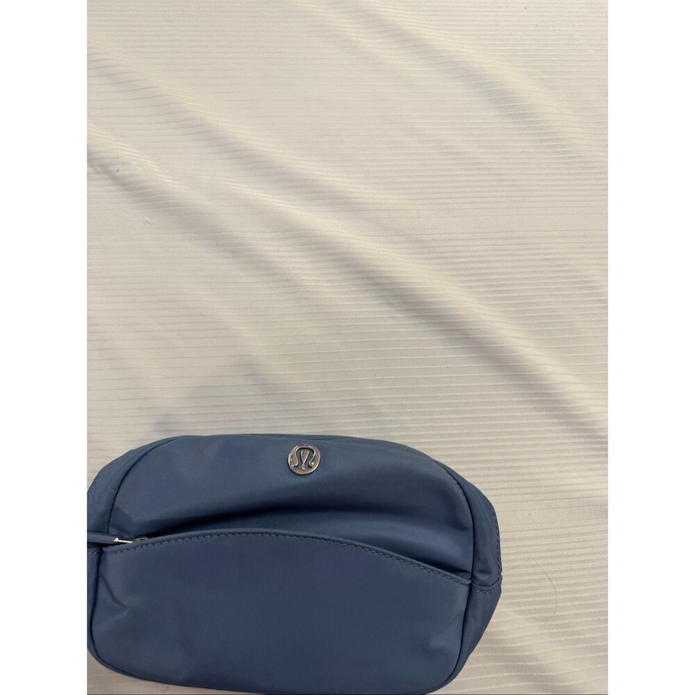 Lululemon Oil Grey City Essentials Mini Pouch 4L - Picture 2 of 11